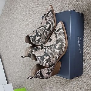 Universal Thread Snakeskin Western Boot Booties, Size 9 Target
